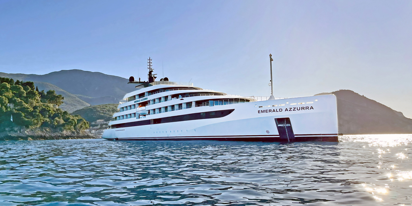 Emerald Azzurra small cruise ship in Parga