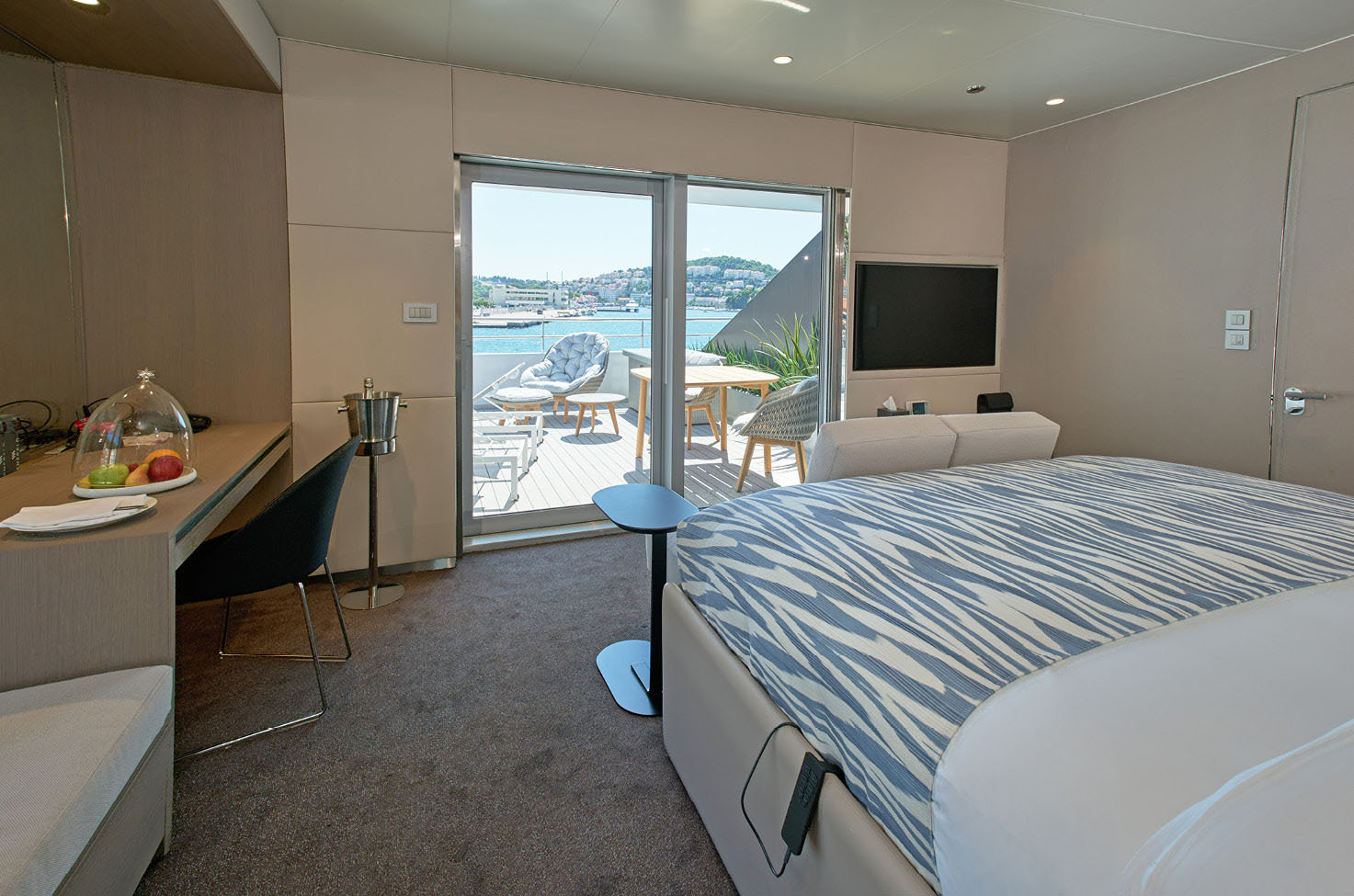 Image of Emerald Sakara yacht suite